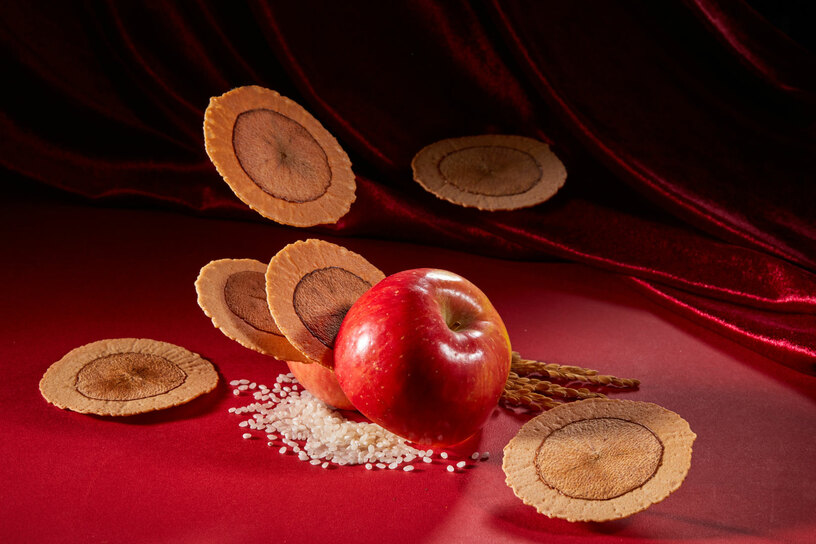 果韻松露-海棠窗花木盒 Apple & Truffle Rice Crackers – Hand-Carved Wooden Gift Box